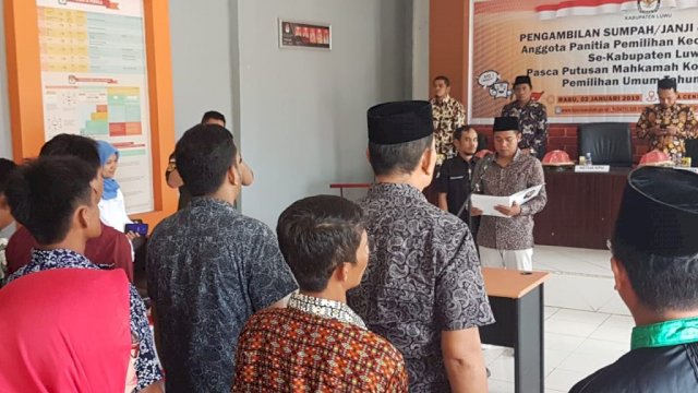 KPU Luwu Lantik 44 PPK Tambahan