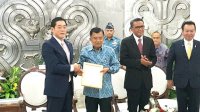 Gubernur Ehime Beberkan Keakrabannya dengan Legenda Bulutangkis Rudy Hartono kepada JK