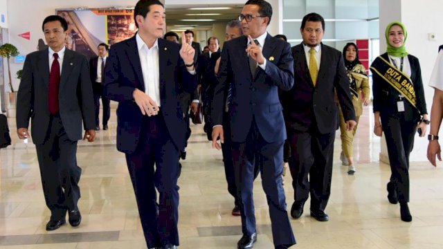 Gubernur Sulsel Jemput Gubernur Ehime di Bandara Sultan Hasanuddin