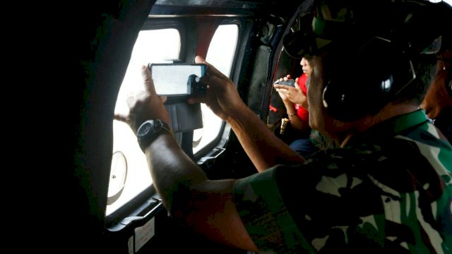 Pangdam XIV Hasanuddin Pantau Lokasi Banjir Dari Udara