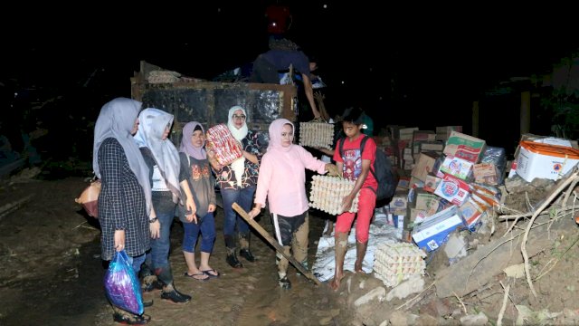 Priska Adnan Kembali Temui Korban Longsor di Bungaya