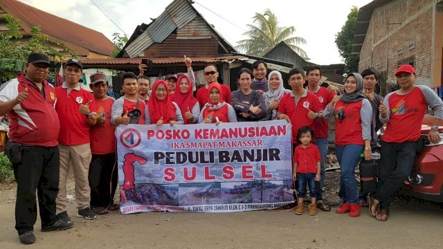 IKA Smapat Makassar Bantu Korban Banjir Sulsel