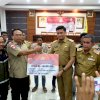 Kemensos RI serahkan Santunan Kematian Pada 26 Orang Korban Banjir dan Tanah Longsor di Gowa