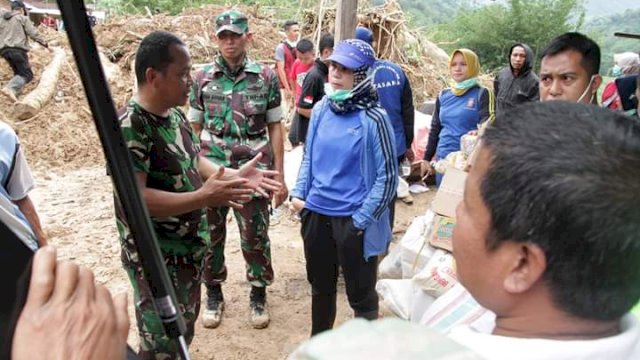 Kisah Sedih Istri Ilham Azikin Saat Beri Bantuan di Gowa