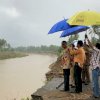 Nurdin Abdullah Tinjau Lokasi Jalan Longsor di Soppeng