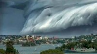 Awan Berbentuk Tsunami Terjadi di Makassar, Ini Pesan Mbah Mijan