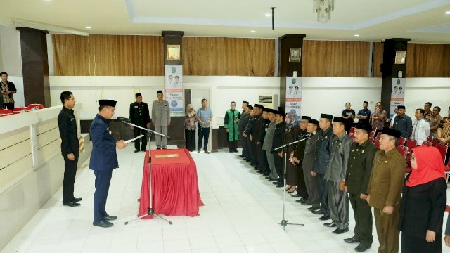 Bupati Takalar Syamsari Kitta Mengambil Sumpah Jabatan 22 Pejabat Administrasi Pemda Kabupaten Takalar 