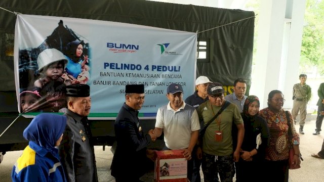 PT Pelindo IV Serahkan Bantuan Untuk Korban Bencana Alam di Takalar.