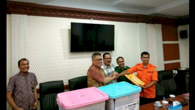 DPRD Sulsel Salurkan Bantuan Buat Korban Bencana Sulteng