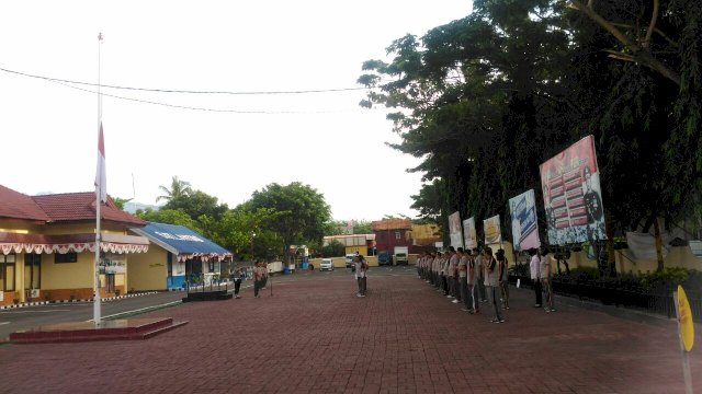 Kibarkan Bendera Setengah Tiang Ungkapan Belasungkawa