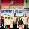 Kapolda Sulsel Beri Tali Asih Kepada Korban Bencana di Gowa