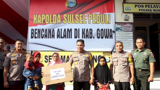 Kapolda Sulsel Beri Tali Asih Kepada Korban Bencana di Gowa