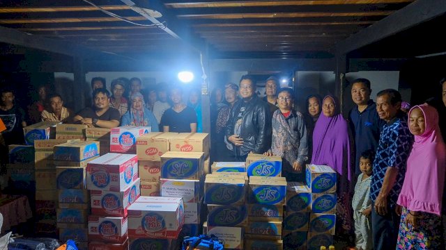 Wagub Beri Bantuan Korban Puting Beliung di Sidrap