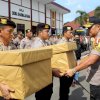 Kapolda Sulsel Salurkan Bantuan Tali Asih ke Personilnya yang Terkena Bencana Alam