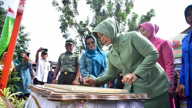 Ketua PERSIT KCK PD XIV Hasanuddin Dukung Peningkatan Produk Kerajinan Lokal