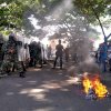 Demonstran Geruduk Kantor KPU Bantaeng, TNI dan Polri Sigap Melerai Massa