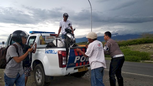 Dua Pengendara Motor Berboncengan Meninggal Dunia Setelah Tabrakan dengan Mobil