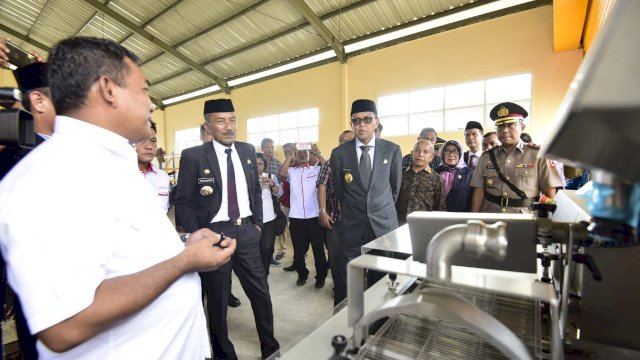 Nurdin Abdullah Resmikan IKM Barambing di Kabupaten Luwu