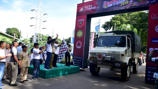 Pangdam Lepas Peserta Touring Offroad  Hasanuddin Adventure dan Baksos 2019