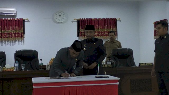 Lima Fraksi DPRD Kabupaten Bantaeng Menerima Ranperda RPJMD Untuk Ditetapkan