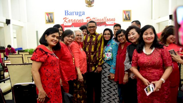 Gubernur – Ketua PKK Ramah Tamah Perayaan Imlek Bersama IWATI