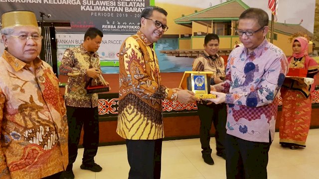 Dua Gubernur Hadiri Pelantikan Pengurus KKSS Kalbar