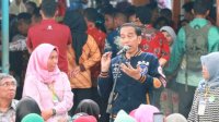 Tak Menyebut Angka Dua,  Jokowi Dicakar Warga Kendari