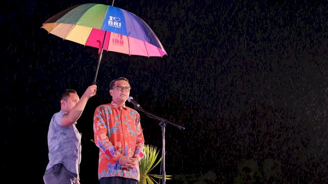 Gubernur Sampaikan Pesan Harmonisasi di Bawah Gerimis Hujan