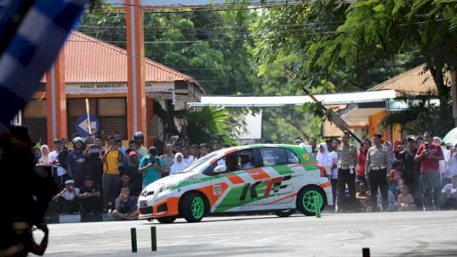 Event MRSF Bantaeng, Dua Mobil BJM Comunity Menari – nari
