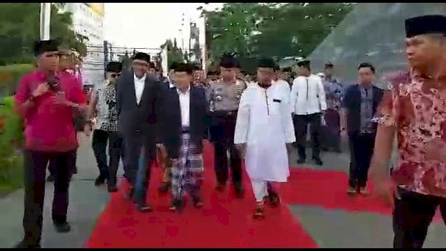 Viral, Video Wanita Bertopeng Aniaya Pelajar SMP di Makassar