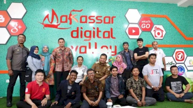 PT Telkom Ajak Iqbal Kunjungi Inkubator Startup MDV