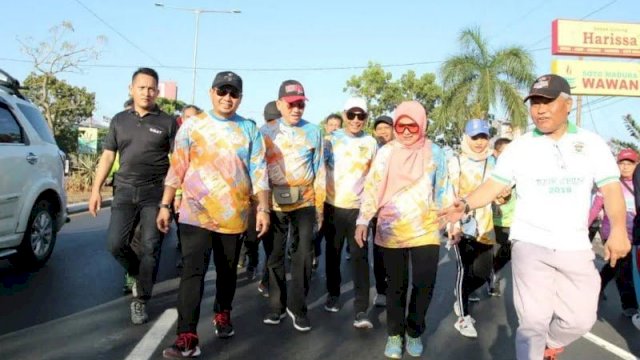 Hadiri Dies Natalies Unhas, Iqbal Ikut Jalan Santai
