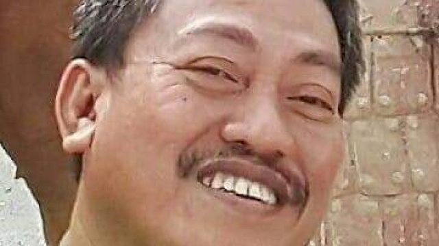 PASUKAN &ldquo;BERSERAGAM&rdquo; KEMEJA PUTIH