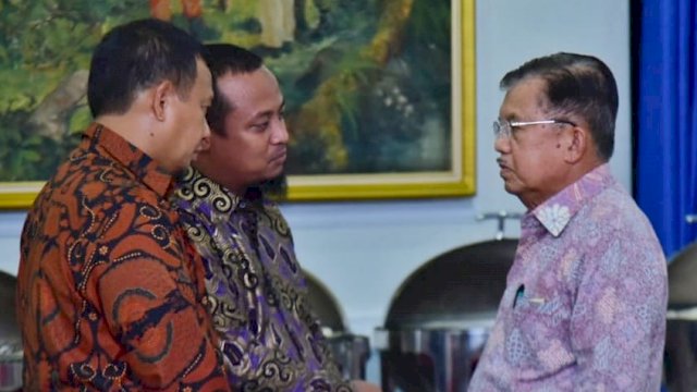 Tiba di Makassar, JK Bersama Iqbal Suhaeb Hadiri Takziah HZB Palaguna