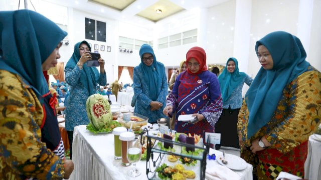 Peringati Hari Ikan Nasional, TP PKK Makassar Gelar Demo Masak