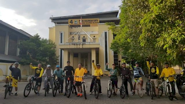 Jaga Kebugaran Tubuh, MRP Kelilingi Makassar dengan Bersepeda