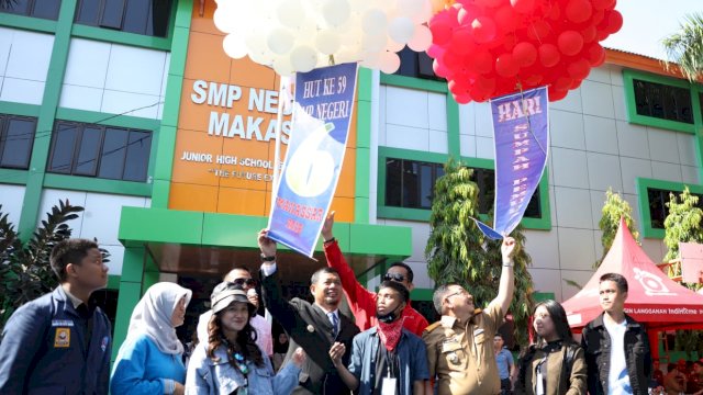 Buka Porseni SMP 6 Makassar, Iqbal Suhaeb Nostalgia Putih Biru