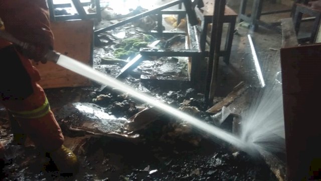 RM Ayam Geprek Talasalapang Terbakar