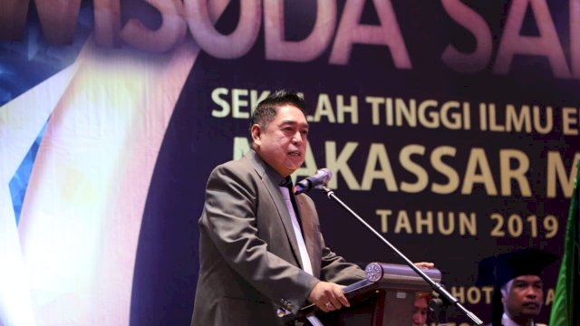 Sekprov Hadiri Wisuda Perdana STIE Makassar Maju