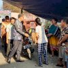 Nurdin Abdullah Serahkan Bantuan Kepada Korban Kebakaran di Kecamatan Mariso