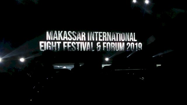 Bermodalkan Botol Mineral, Warga Makassar Menyaksikan Festival F8