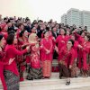 Usai Dilantik Krisdayanti Foto Bersama Depan Gedung DPR-MPR
