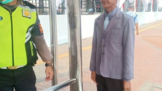 Mengaku Presiden, Seorang Kakek Diduga “Gila” Diamankan Polisi