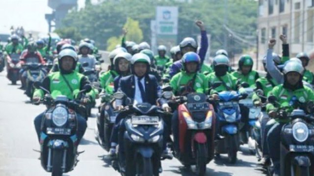 Ratusan Driver Ojol Arak Syahar Dari Antang Ke DPRD Sulsel