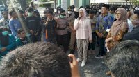 Temui Pengunjuk Rasa, Nirawati: Kami Siap Berjuang Bersama Rakyat