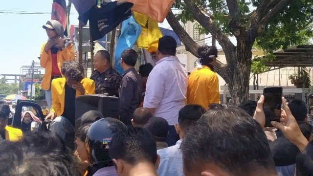 Temui Pengunjuk Rasa Mahasiswa, Ini Kata Anggota DPRD Sulsel.