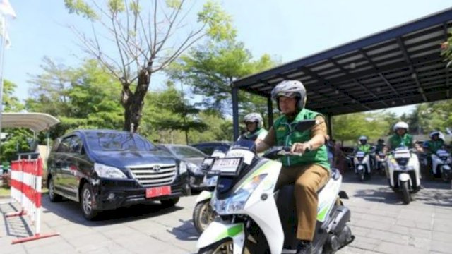 BPJSTK Bagikan Alat Sagfety Riding Kepada Pekerja Diapresiasi Pj Walikota Makassar