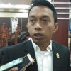 Syaharuddin Alrif Beri Santunan Kepada Arif dan Muallim Korban Bentrok Unjuk Rasa