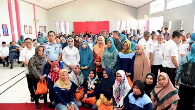 Istri Nurdin   Kunjungi Lapas Perempuan Sungguminasa