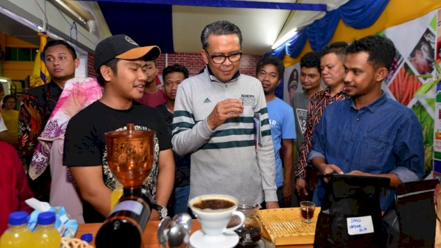 Gubernur Sulsel Umumkan UMP 2020 Sebesar Rp3.103.800